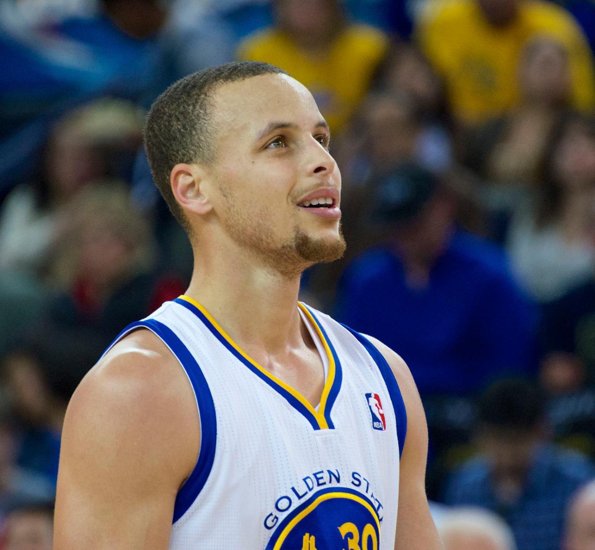 1296px-Stephen_Curry_close_up.jpeg